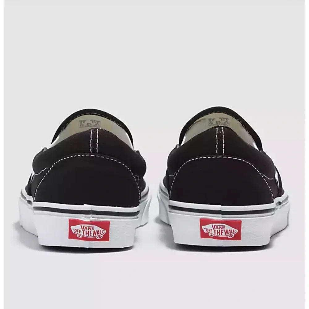 Vans Men’s Classic Slip-On Black
VN000EYEBLK
Sneakers - Picture 2 of 16
